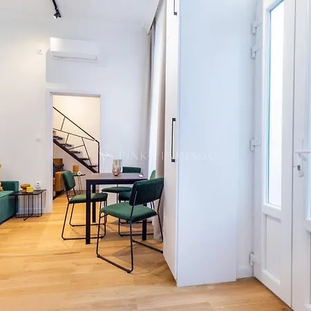 Elegant Near Hungarian Museum By Pink Flamingo