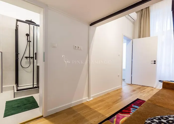 Elegant Near Hungarian Museum By Pink Flamingo Budapest